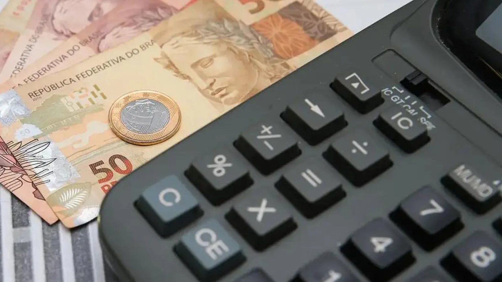 Mercado reduz projeção da Selic para 13,50%