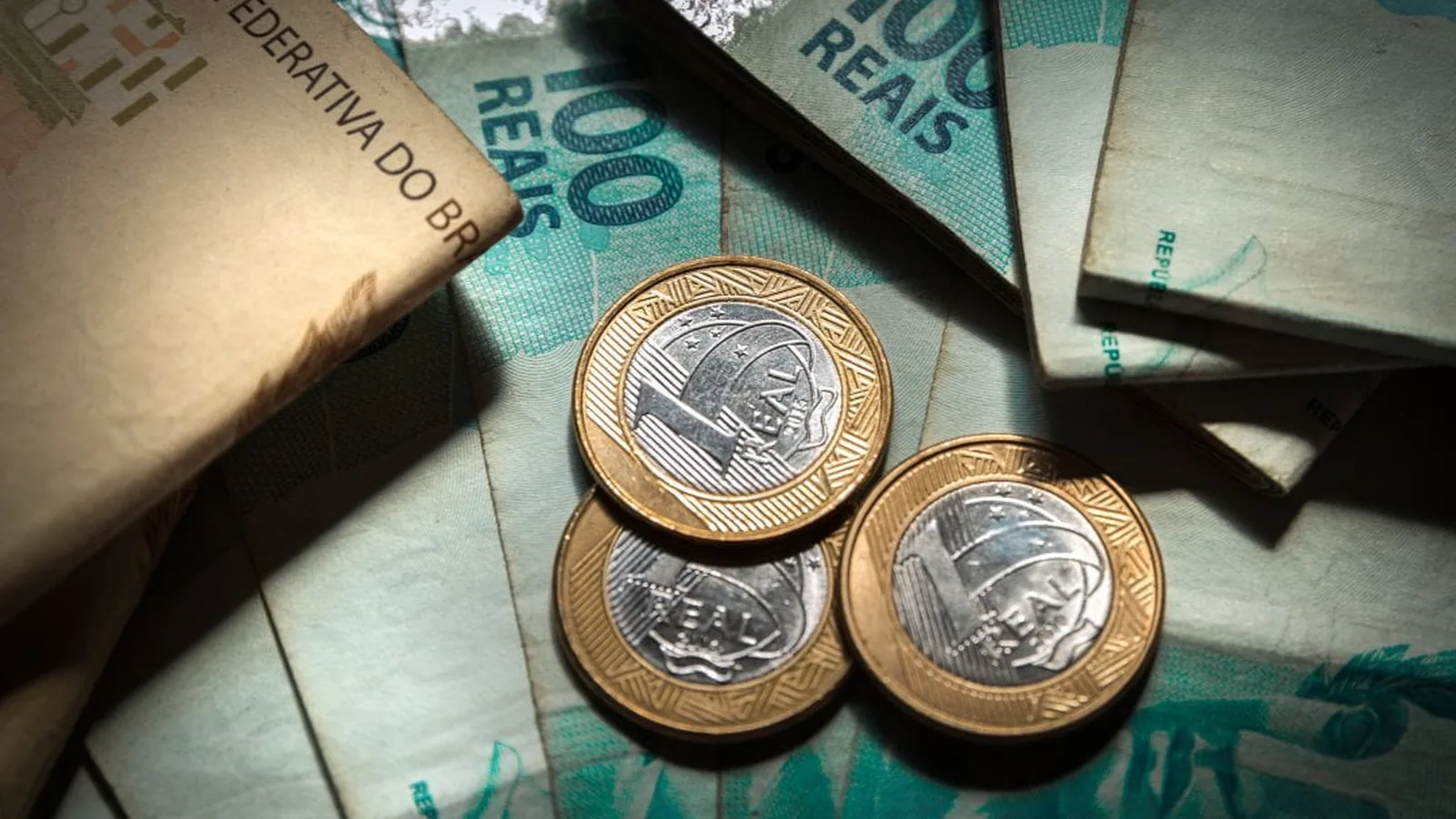Brasil tem 15 setores econômicos em risco elevado de inadimplência, aponta Allianz Trade