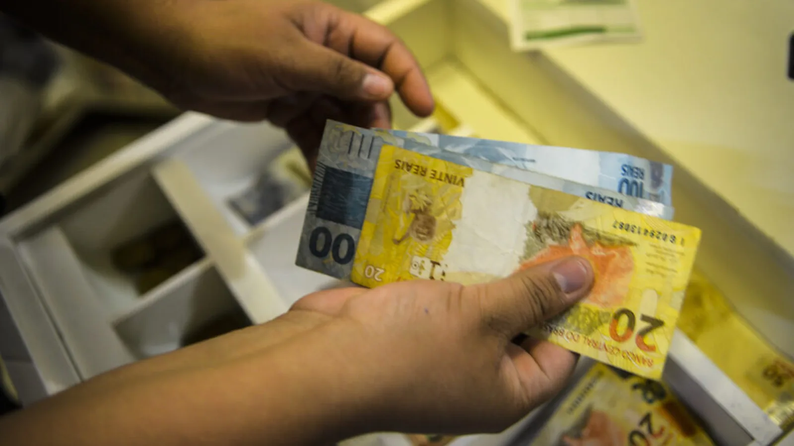 Serasa: 51% dos brasileiros adultos têm dívidas atrasadas