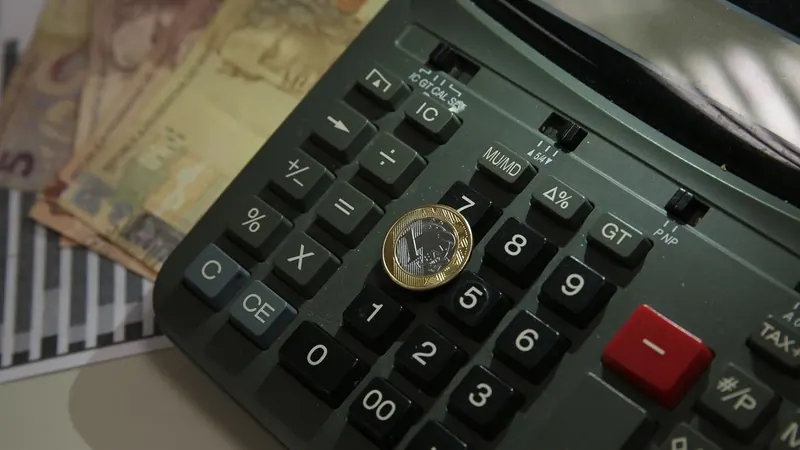 Dívidas em atraso: inadimplência de pessoas físicas sobe para 6,4% no Estado do Rio em julho