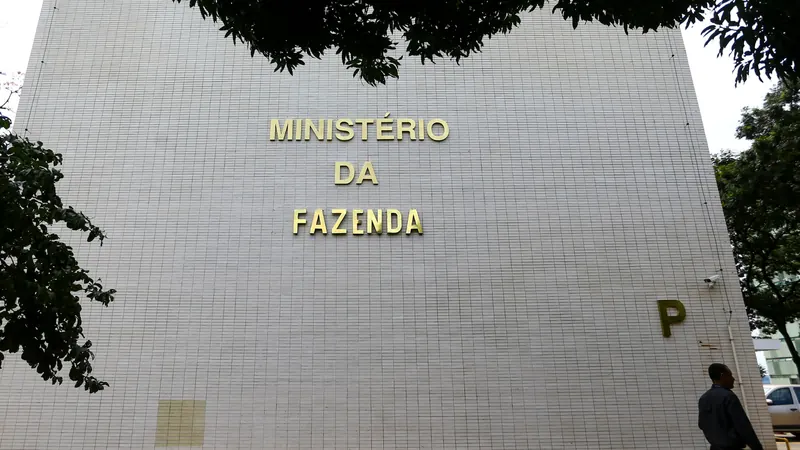 Fazenda diz que dívida das famílias está estável, mas crédito caro pesa