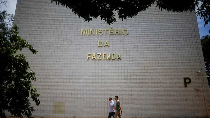 Fazenda atribui aperto no bolso das famílias ao custo do crédito