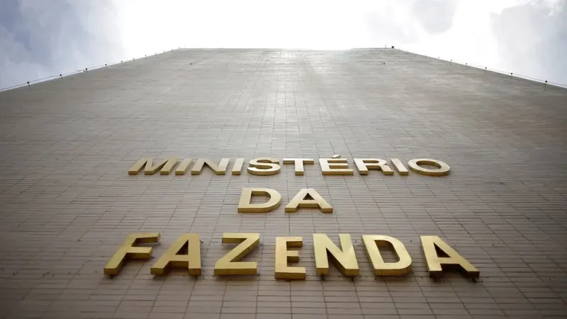 Governo reduz previsão de crescimento do PIB para 2% em 2026 sob pressão dos juros