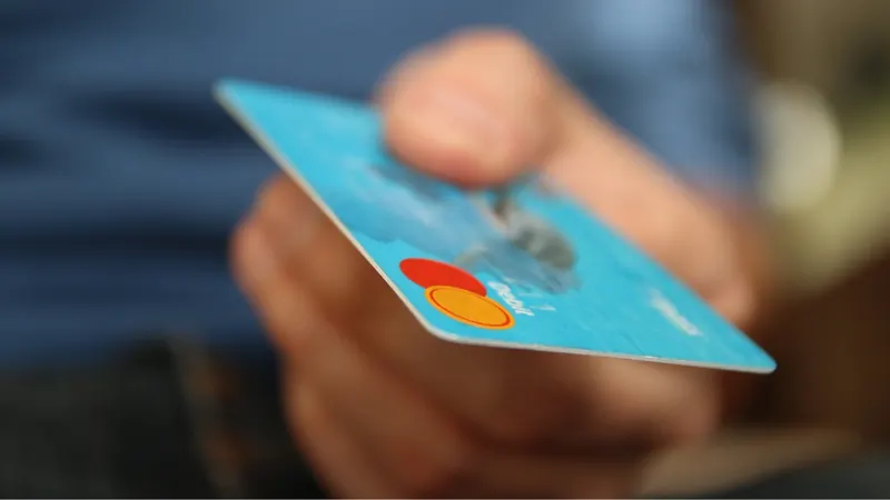 Inadimplência recua em Santa Catarina, mas cartão de crédito lidera dívidas entre famílias