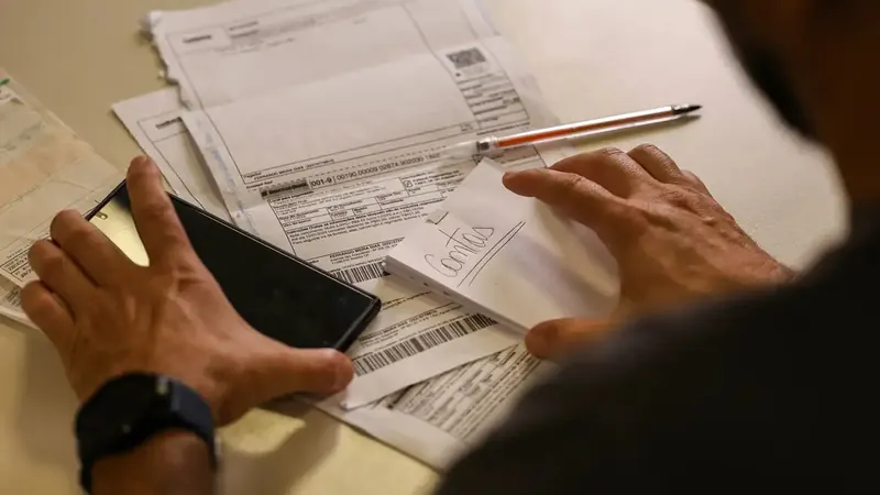 Endividamento das famílias fica em 81,6%, após cinco meses de alta