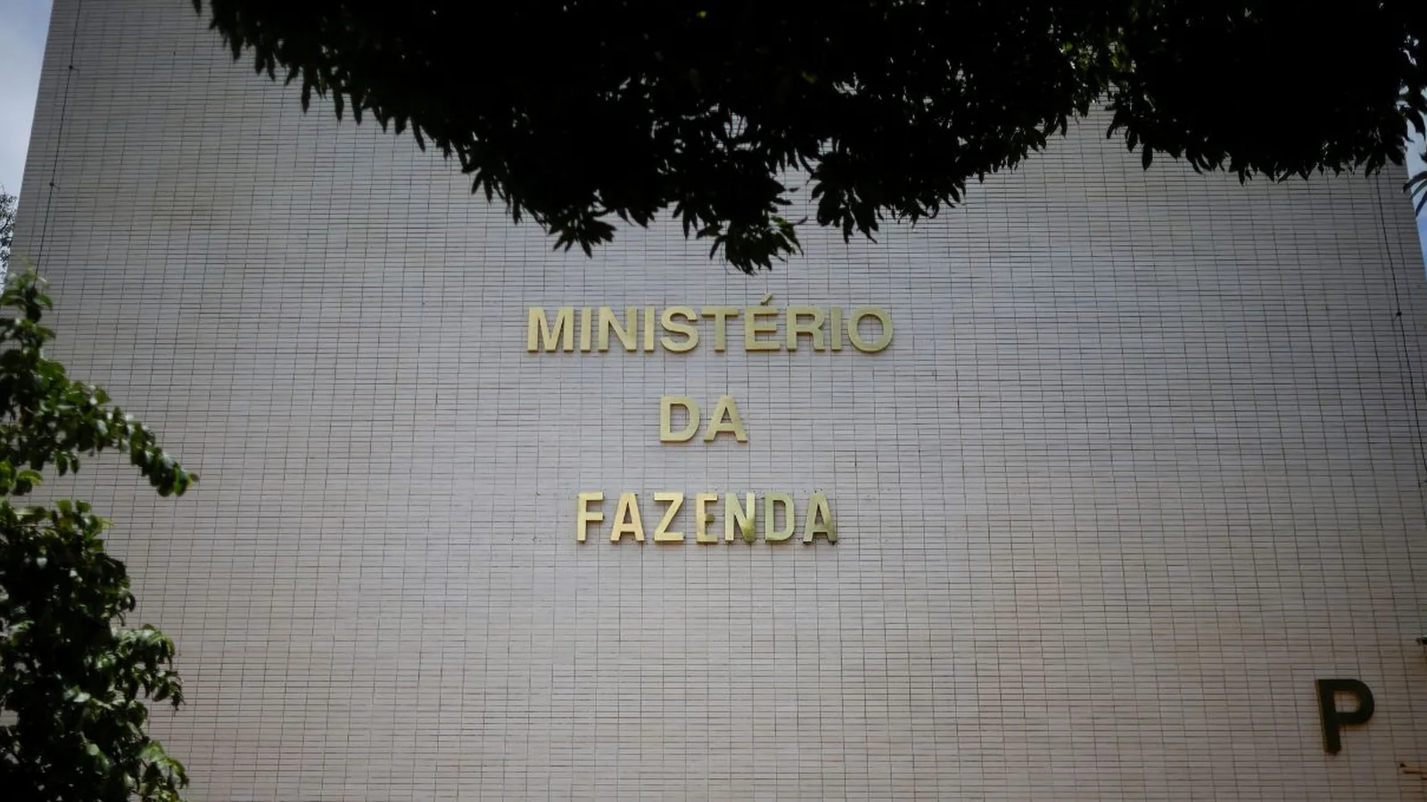 Governo corta projeção para o PIB de 2026 e vê juros pesando sobre economia