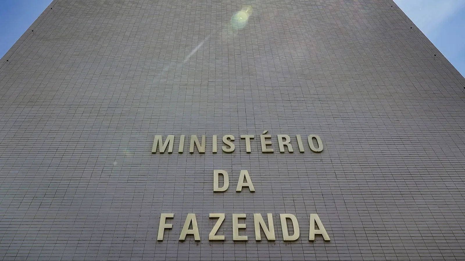 Governo Lula prevê inflação de 4,9% e crescimento de 2% da economia em 2026