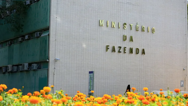 Ministério da Fazenda reduz projeção do PIB para 2026 e aponta juros altos