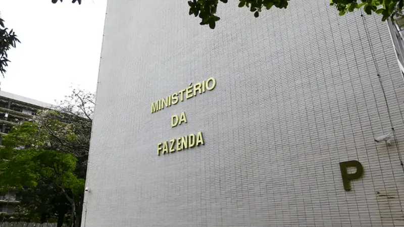 Fazenda reduz previsão do PIB para 2% em 2026