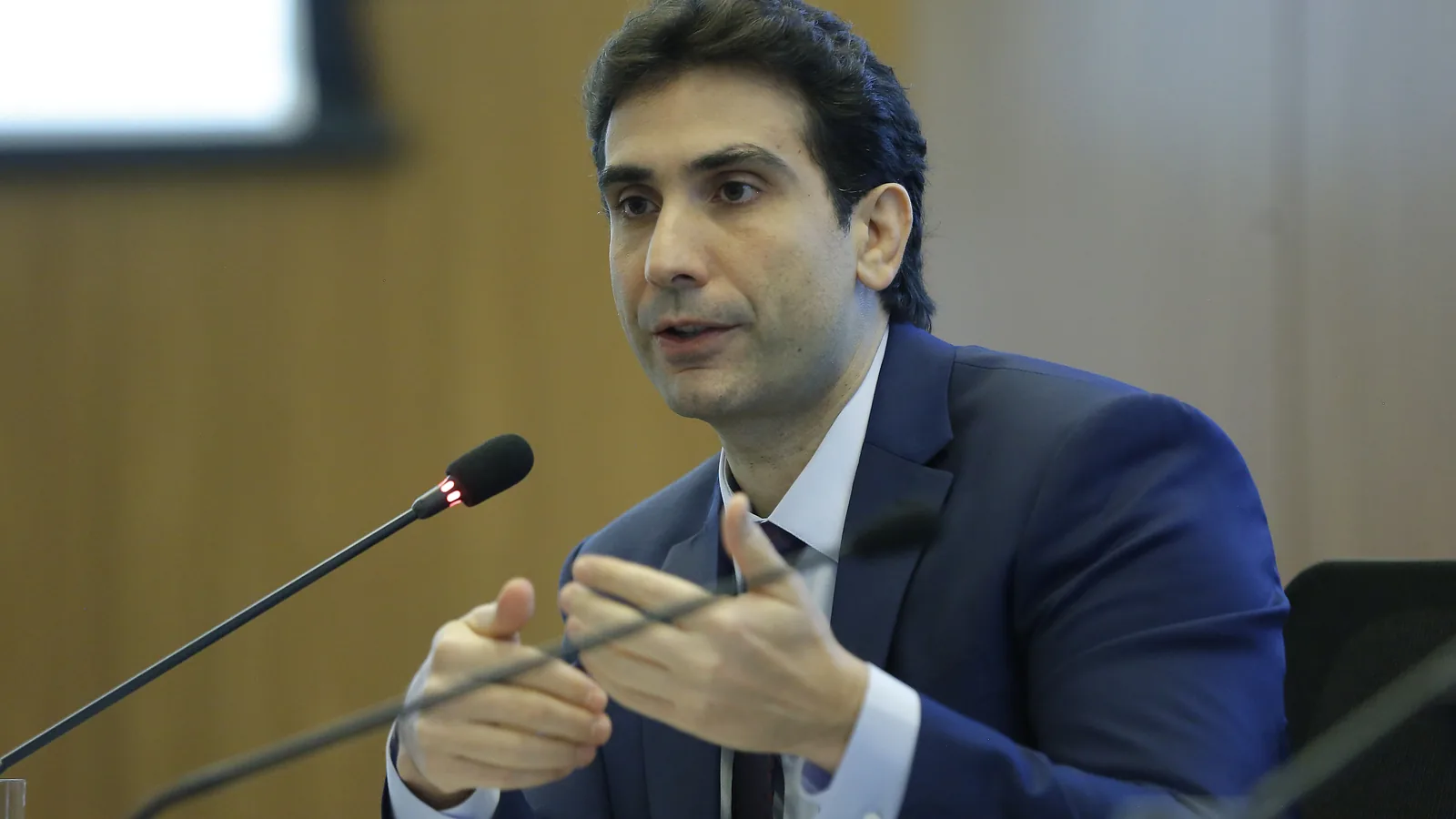 BC está preocupado com ofertas 'agressivas e predatórias' de crédito, diz Galípolo