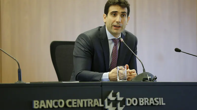 Galípolo alerta para endividamento recorde das famílias e defende medidas preventivas
