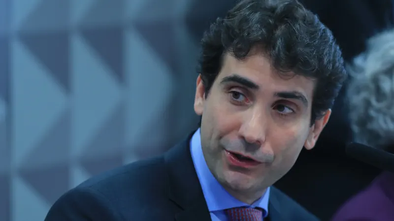 Galípolo se diz preocupado com crédito predatório e defende medidas contra endividamento