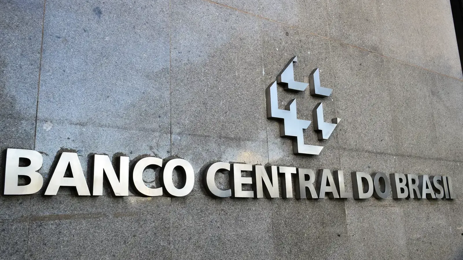 BC reduz para 1,8% previsão de crescimento do PIB neste ano e estima avanço de 1,4% em 2027