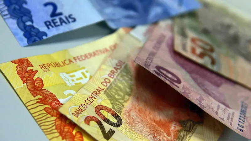 Inclusão bancária, tecnologia e mercado de trabalho favorável contribuíram para elevar endividamento das famílias, diz BC