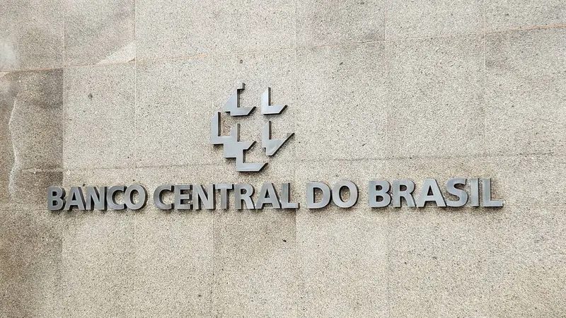 BC vê política fiscal contra juros e aponta juros altos por mais tempo