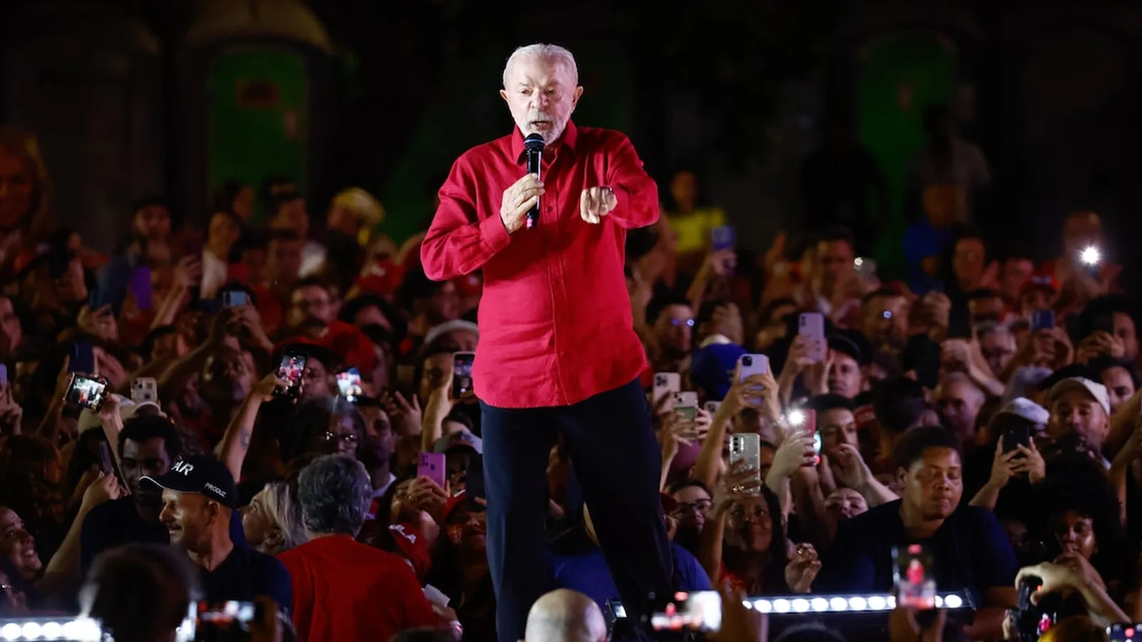 Lula anuncia programa de compra de dívidas das famílias ao custo de R$ 15 bi a 9 dias da eleição