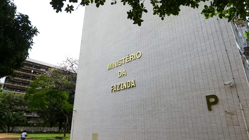 Fazenda reduz previsão de crescimento da economia brasileira para 2% em 2026