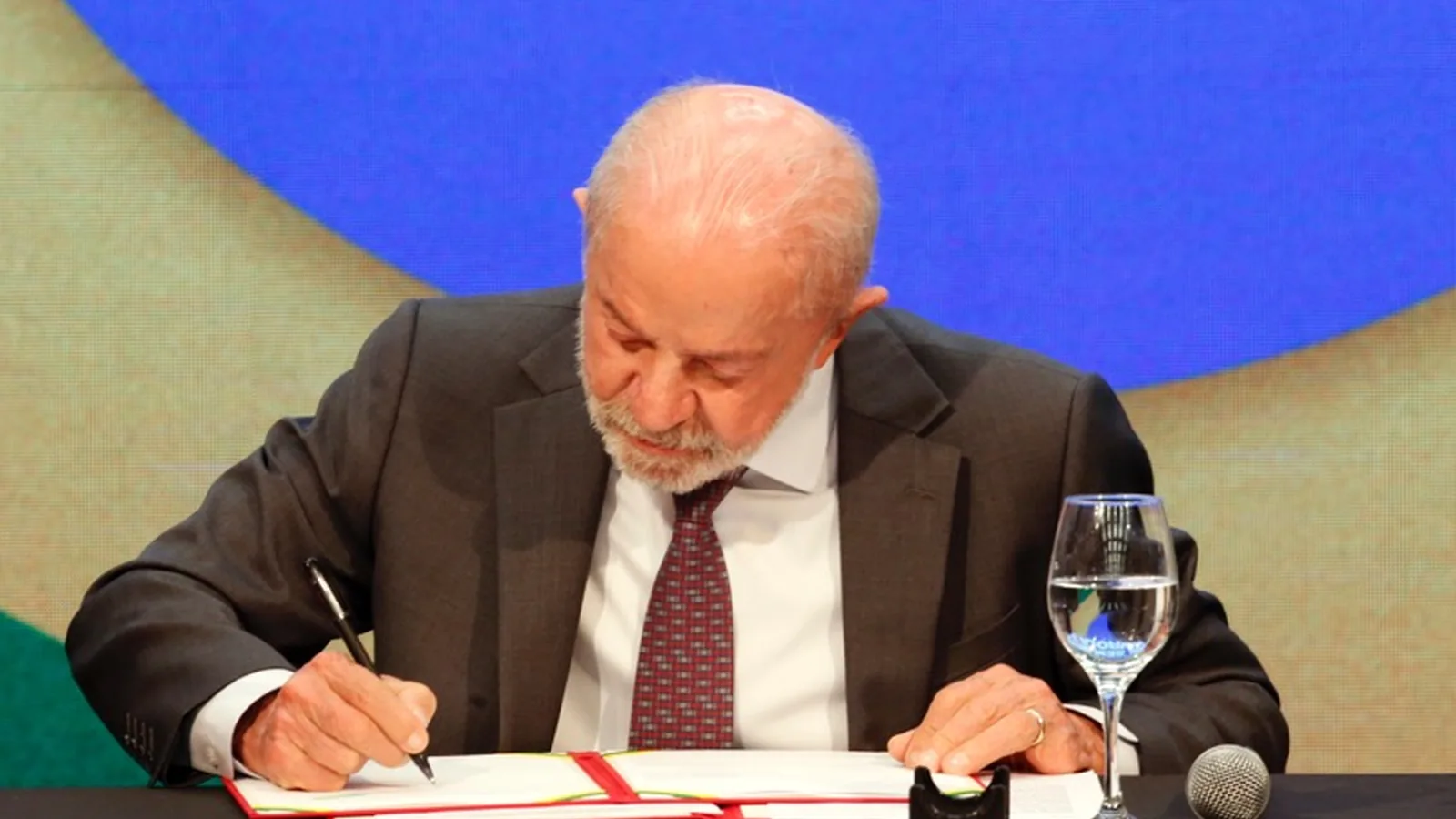 Lula anuncia MPs contra bets e endividamento das famílias