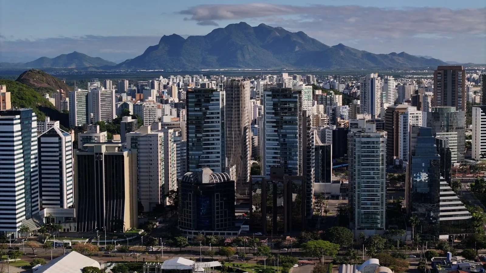 O que explica a alta dos imóveis no ES e a força dos leilões