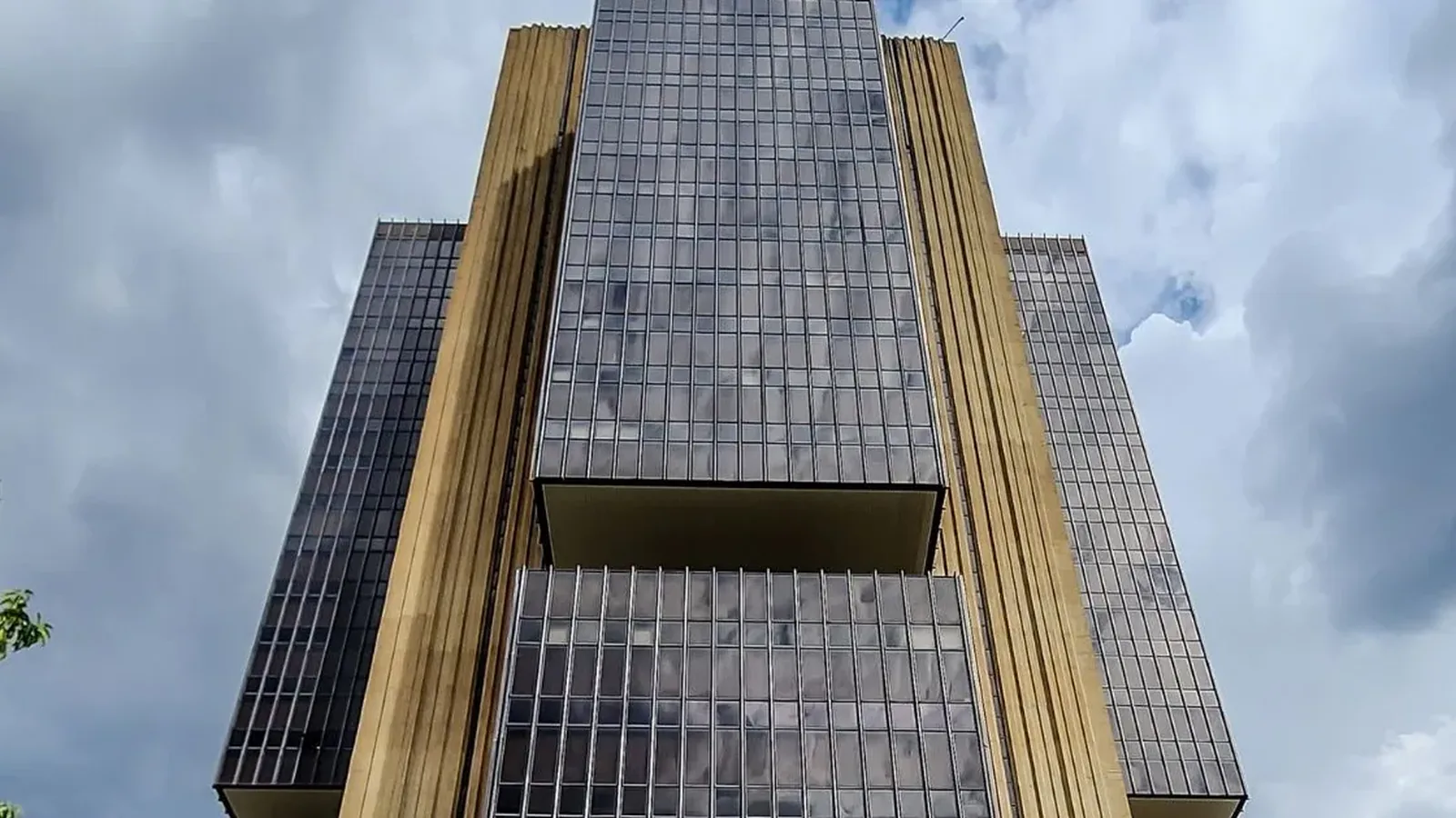 CMN aperta o cerco da fiscalização de FDICs