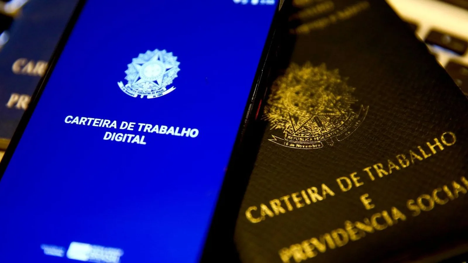 Desemprego atinge 5,3%, mas inadimplência registra recorde histórico, segundo IBGE