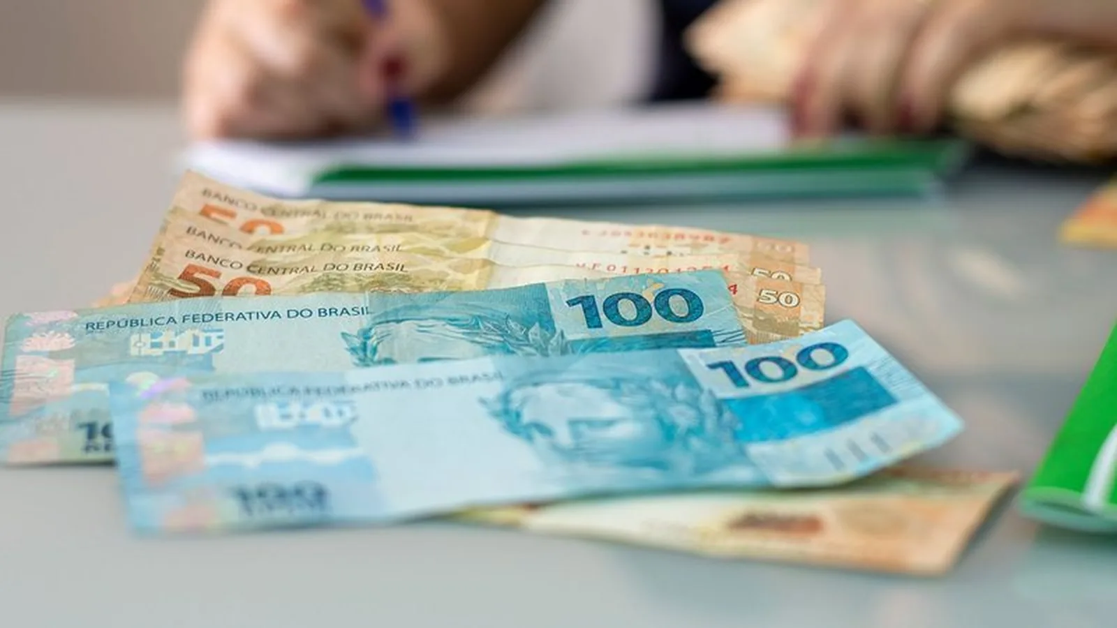 Endividamento das famílias sobe a 49,9% em julho e volta a nível recorde