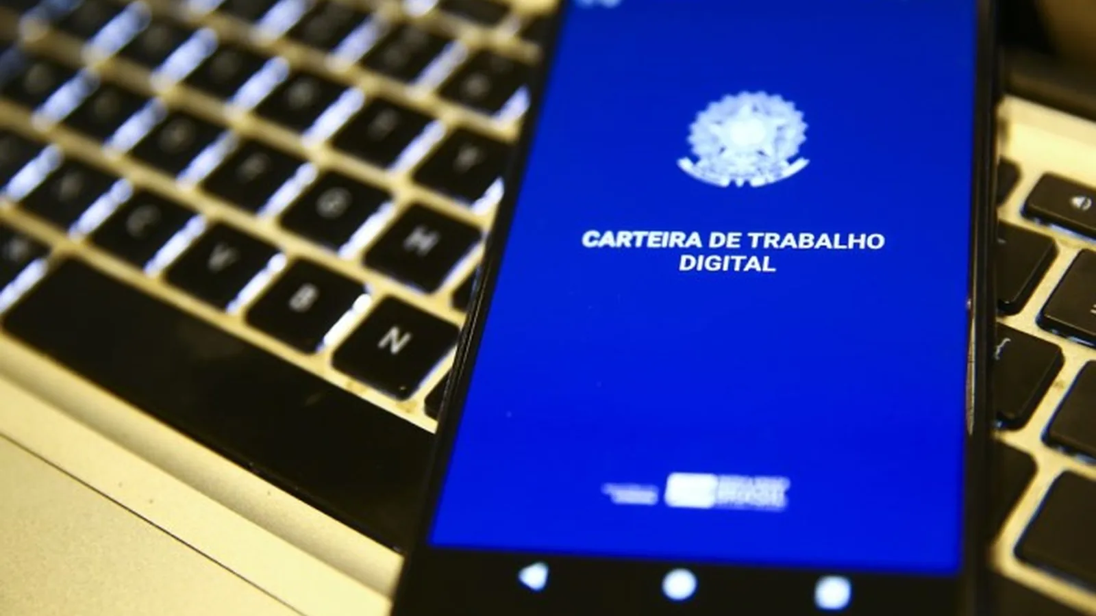 Taxa de desemprego cai para 5,3%, a menor para o trimestre até agosto