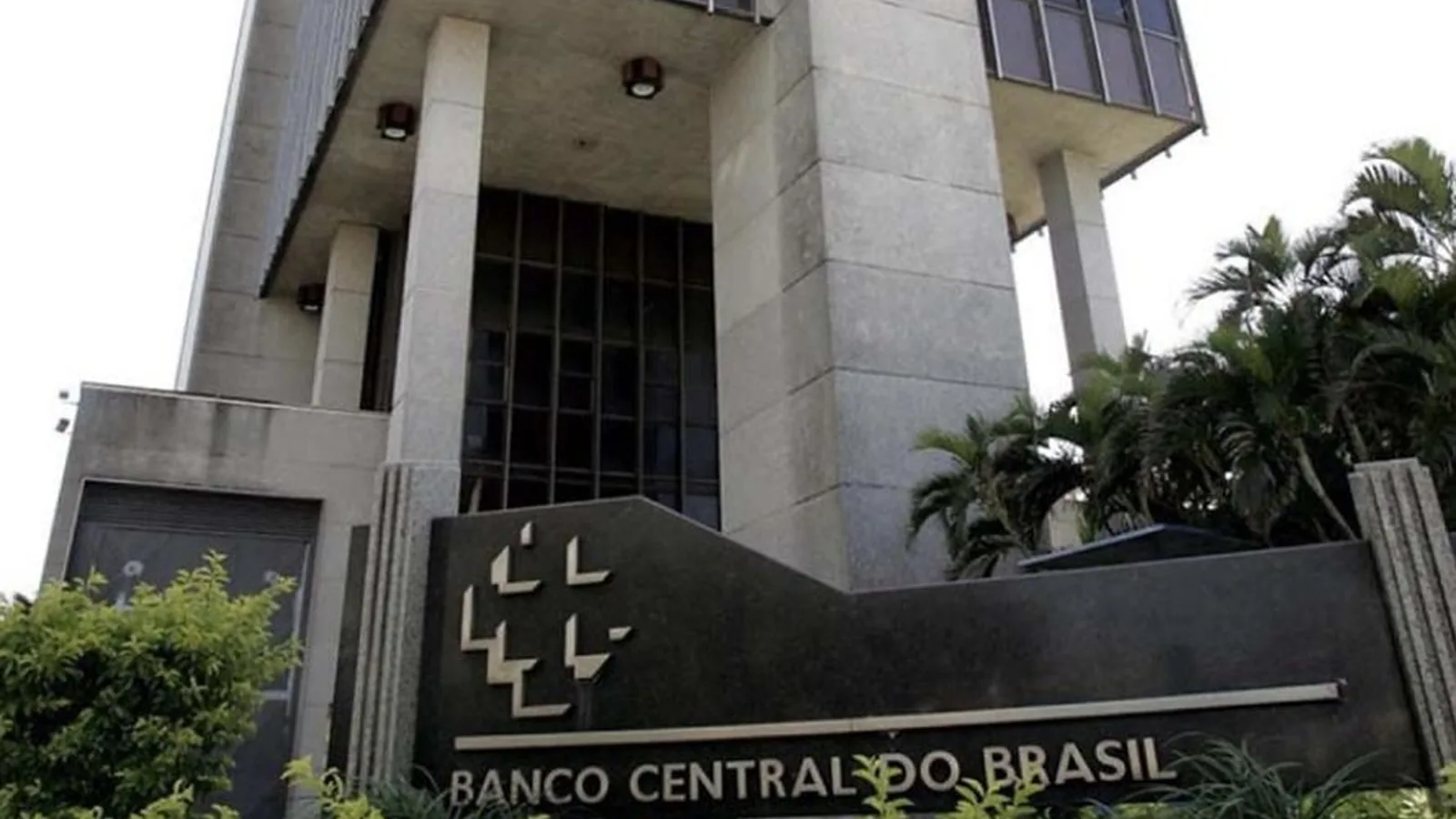 Inadimplência das famílias sobe e renova recorde em agosto, diz Banco Central