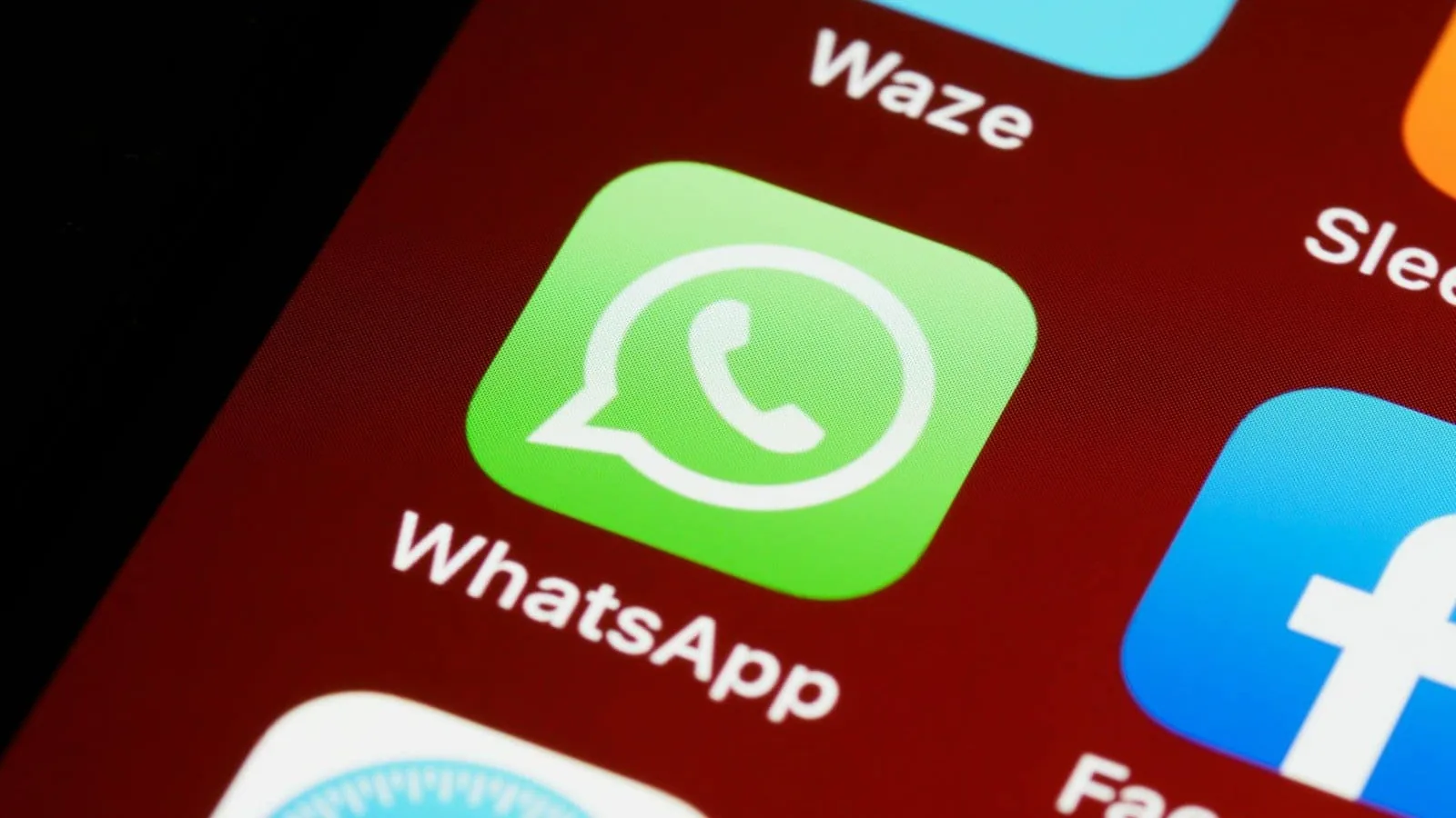 WhatsApp começa a cobrar empresas por respostas a clientes; veja quanto pode custar