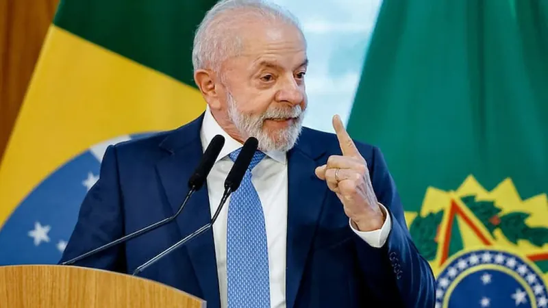 Lula estuda proibir bancos de darem mais de um cartão de crédito por pessoa