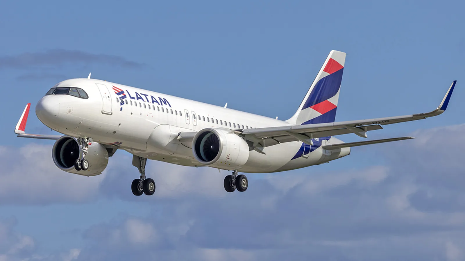 Fitch eleva rating de crédito da LATAM Airlines para “BB+” com perspectiva estável