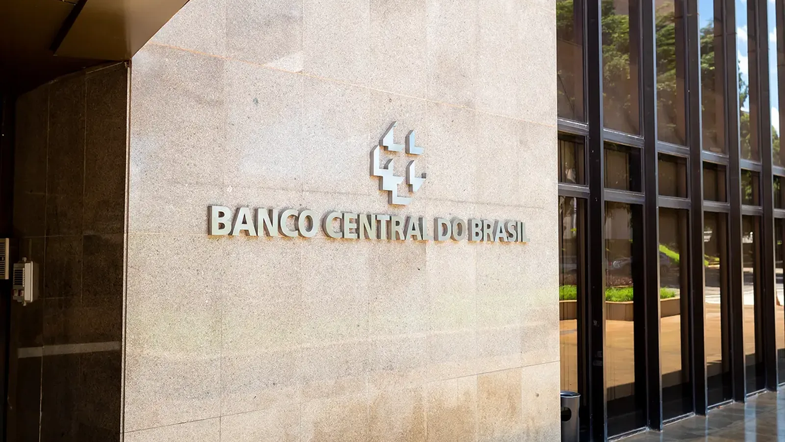 Operações de crédito com securitizadoras ou FIDCs devem ser reportadas ao Banco Central