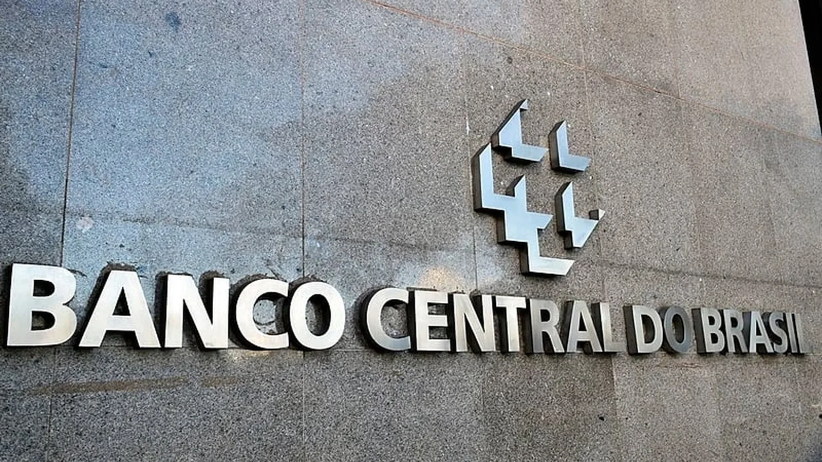 Moody’s alerta para dívida alta e desafios fiscais
