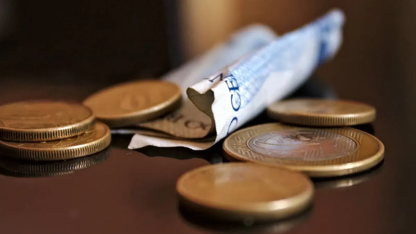 Endividamento das famílias cai pela primeira vez em 2026