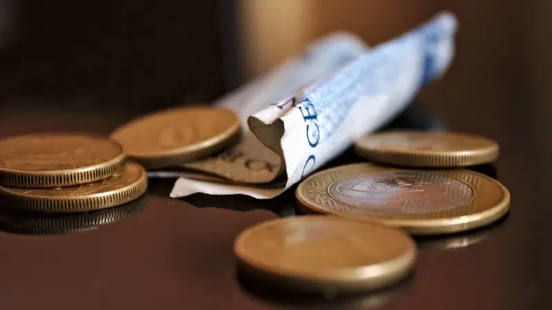 Endividamento das famílias cai pela primeira vez em 2026