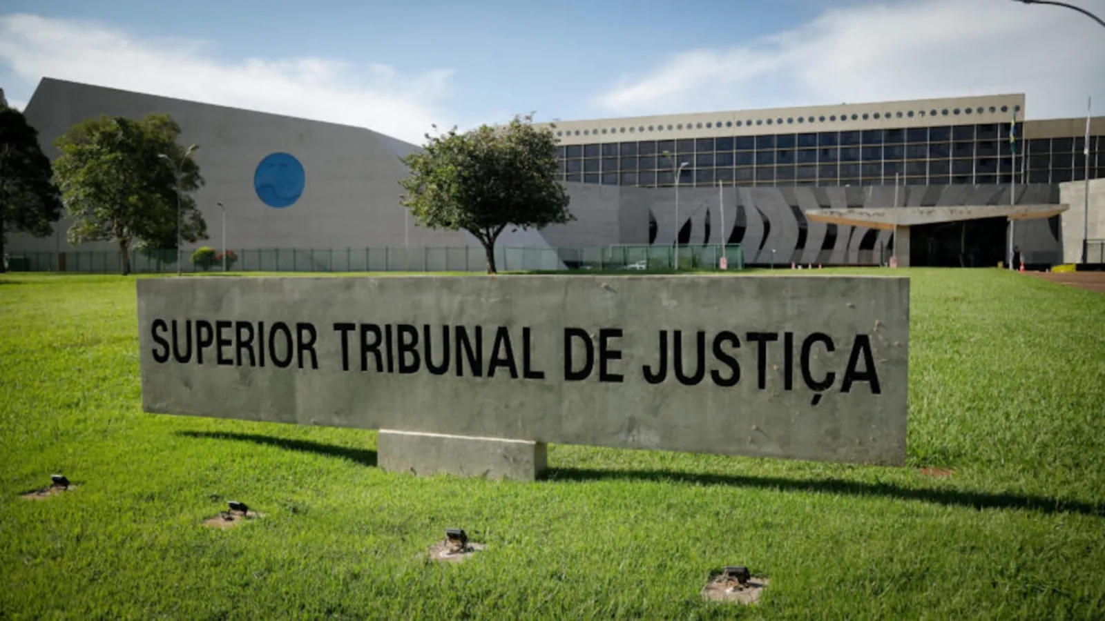 STJ adia julgamento sobre venda de dados de consumidores