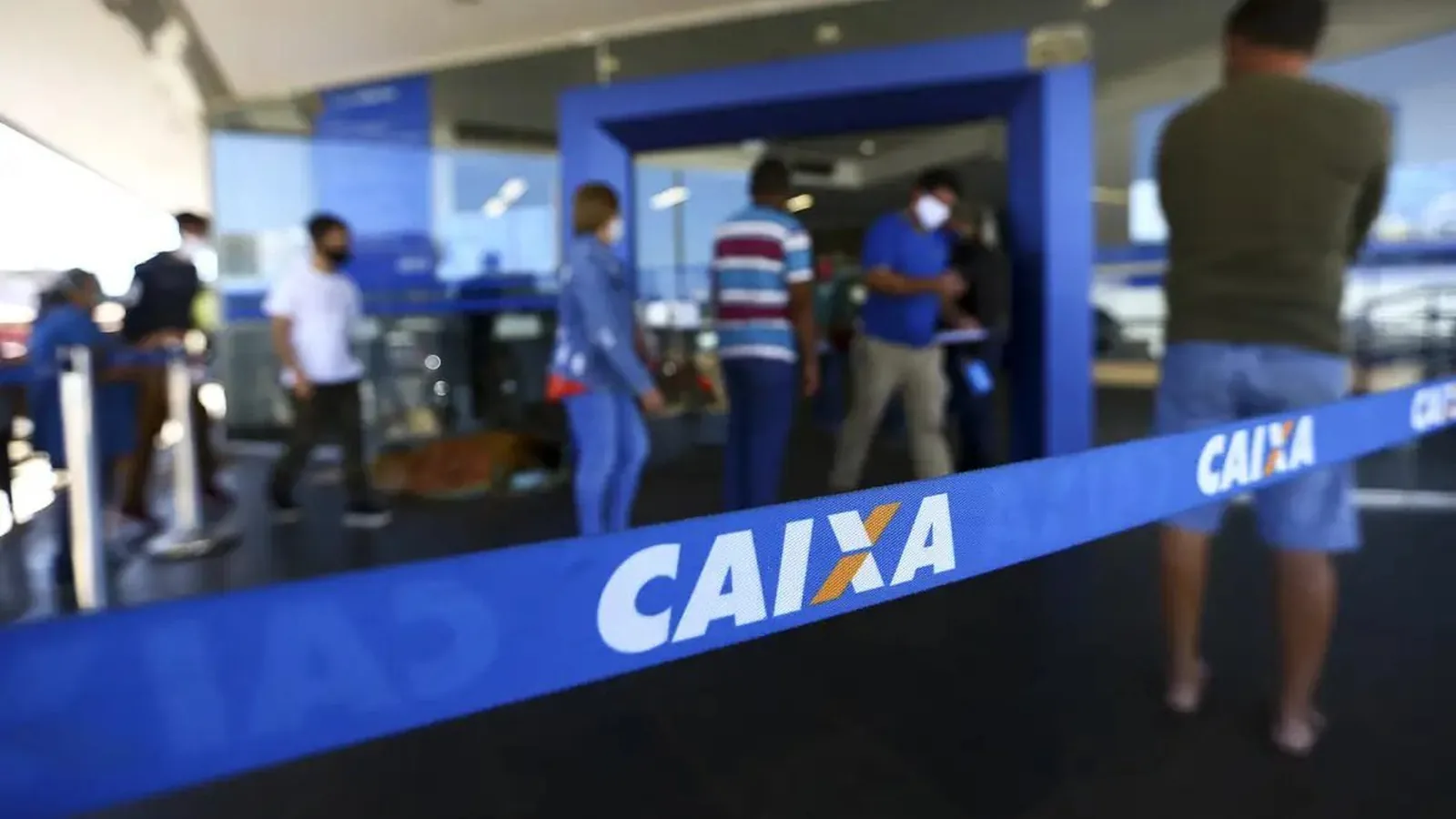 Endividamento das famílias cai pela primeira vez no ano