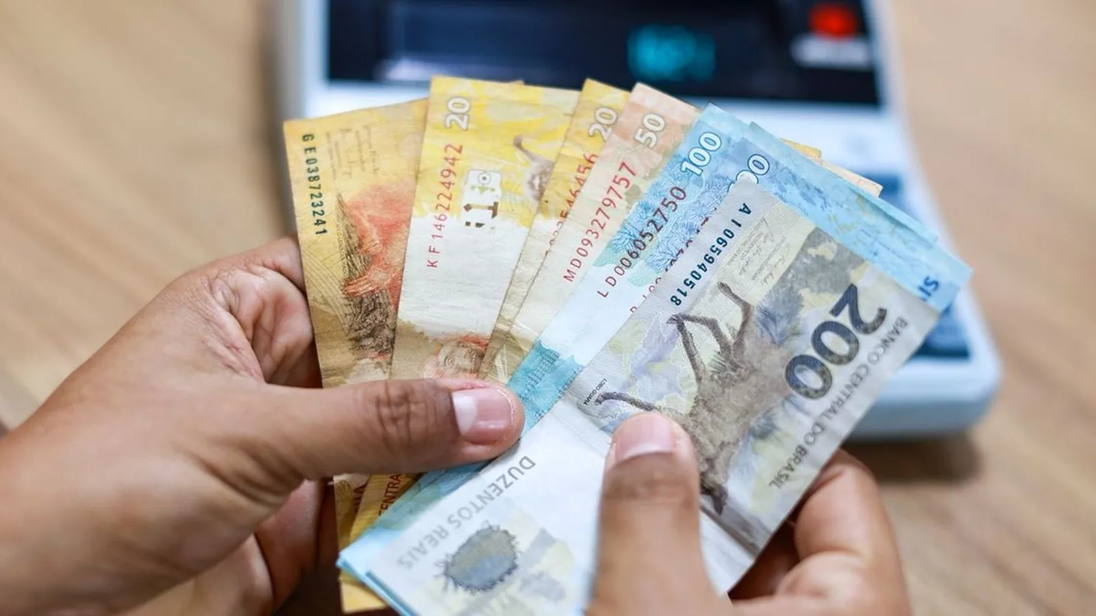 Endividamento e inadimplência recuam no Brasil em setembro