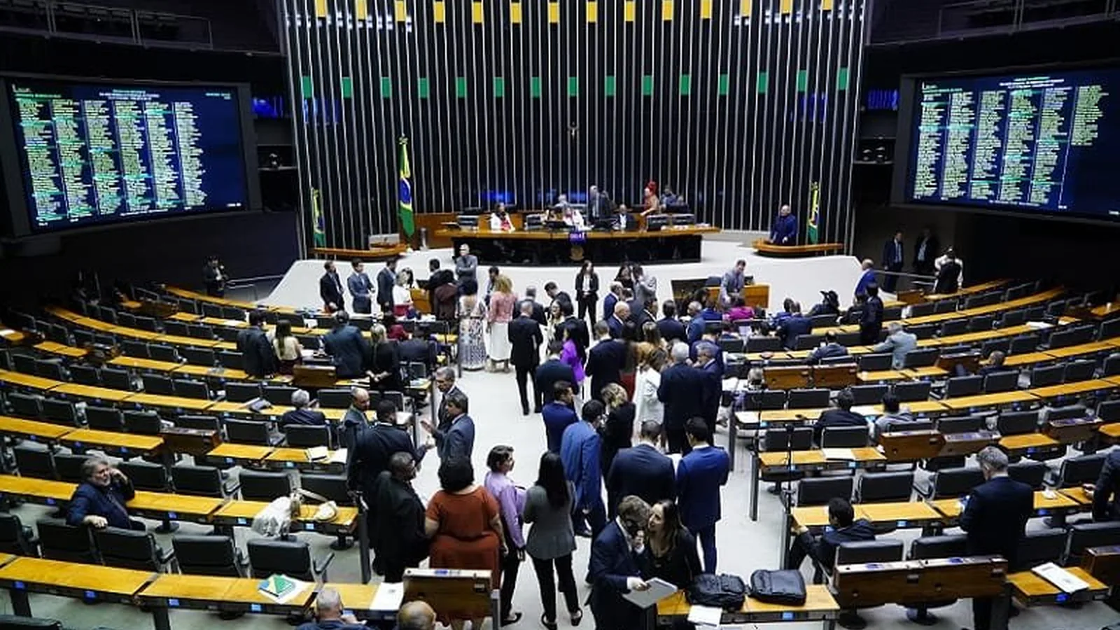 Câmara aprova ampliação do teto do MEI e perdão de dívidas - - Misto Brasil
