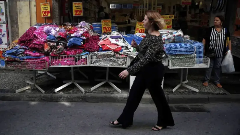 Juros Freiam o Varejo, Mas o Que Ainda Impede a Economia Brasileira de Desacelerar?