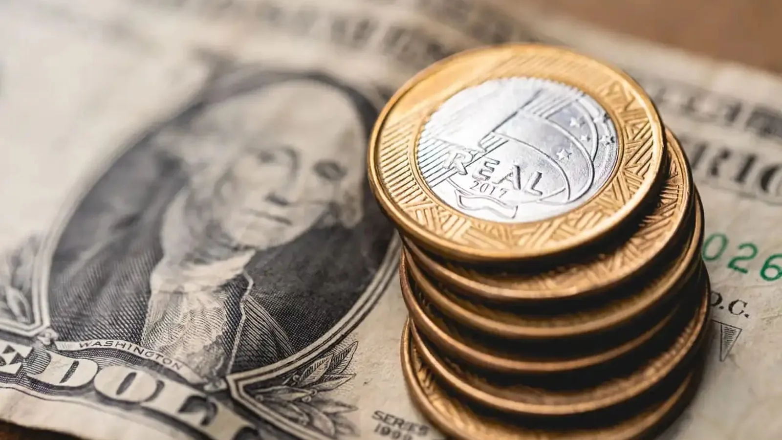 Economistas pioram previsões para déficit fiscal e dívida pública em 2026, mostra Prisma