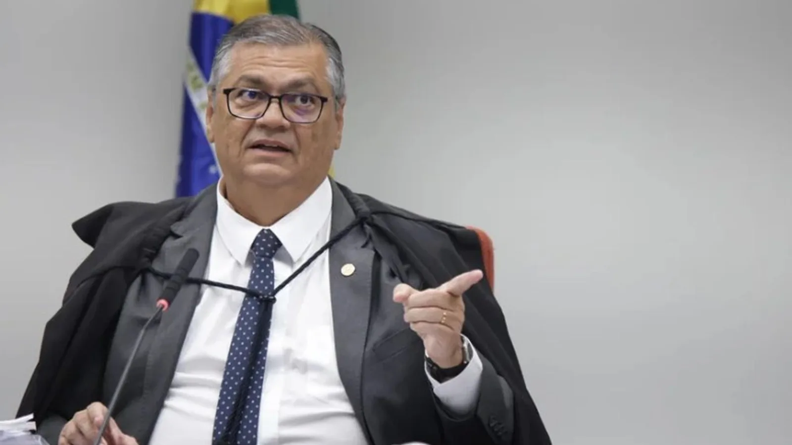 Flávio Dino manda PF investigar atuação da CVM no caso Banco Master