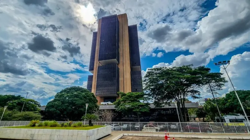 BC prepara medidas para conter endividamento das famílias