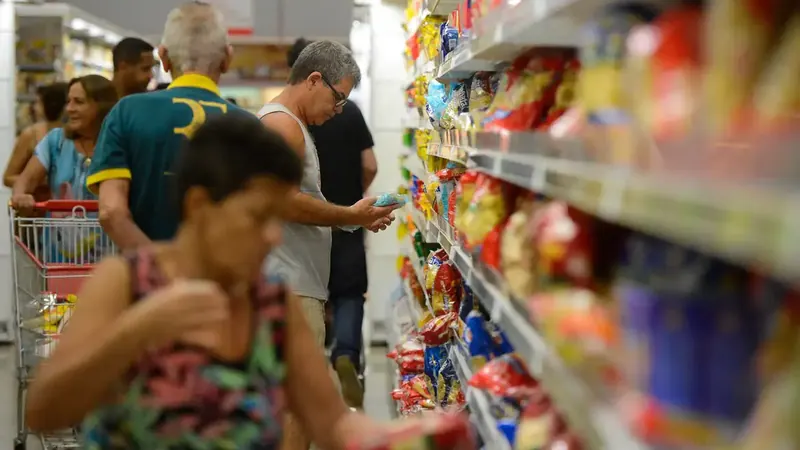 Economia brasileira cresce 0,5% após dois meses de queda, aponta FGV