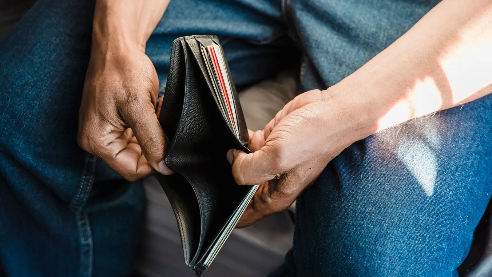 Projeto propõe 90 dias sem cobrança e teto de 30% da renda para dívidas de consumo