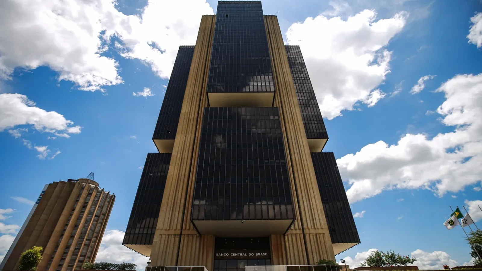Banco Central aprova regras para combater crédito abusivo e endividamento