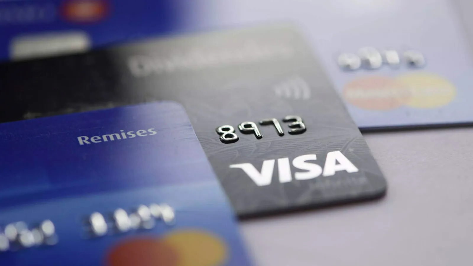 Crédito no Brasil desacelera e avanço das dívidas no cartão preocupa