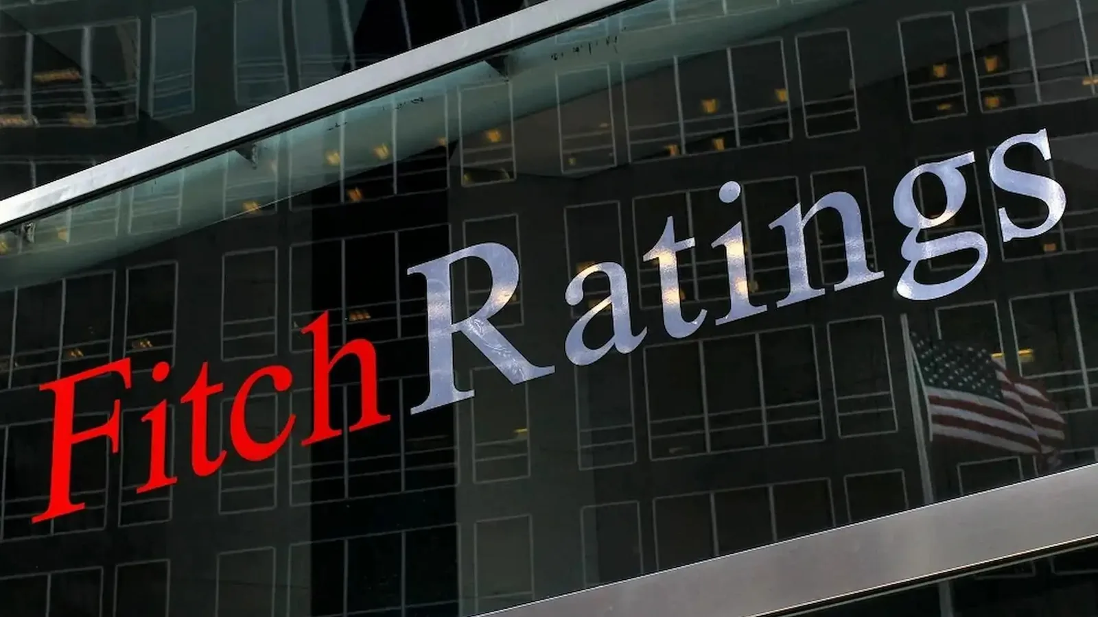 Fitch prevê ajuste fiscal e PIB menor em 2027