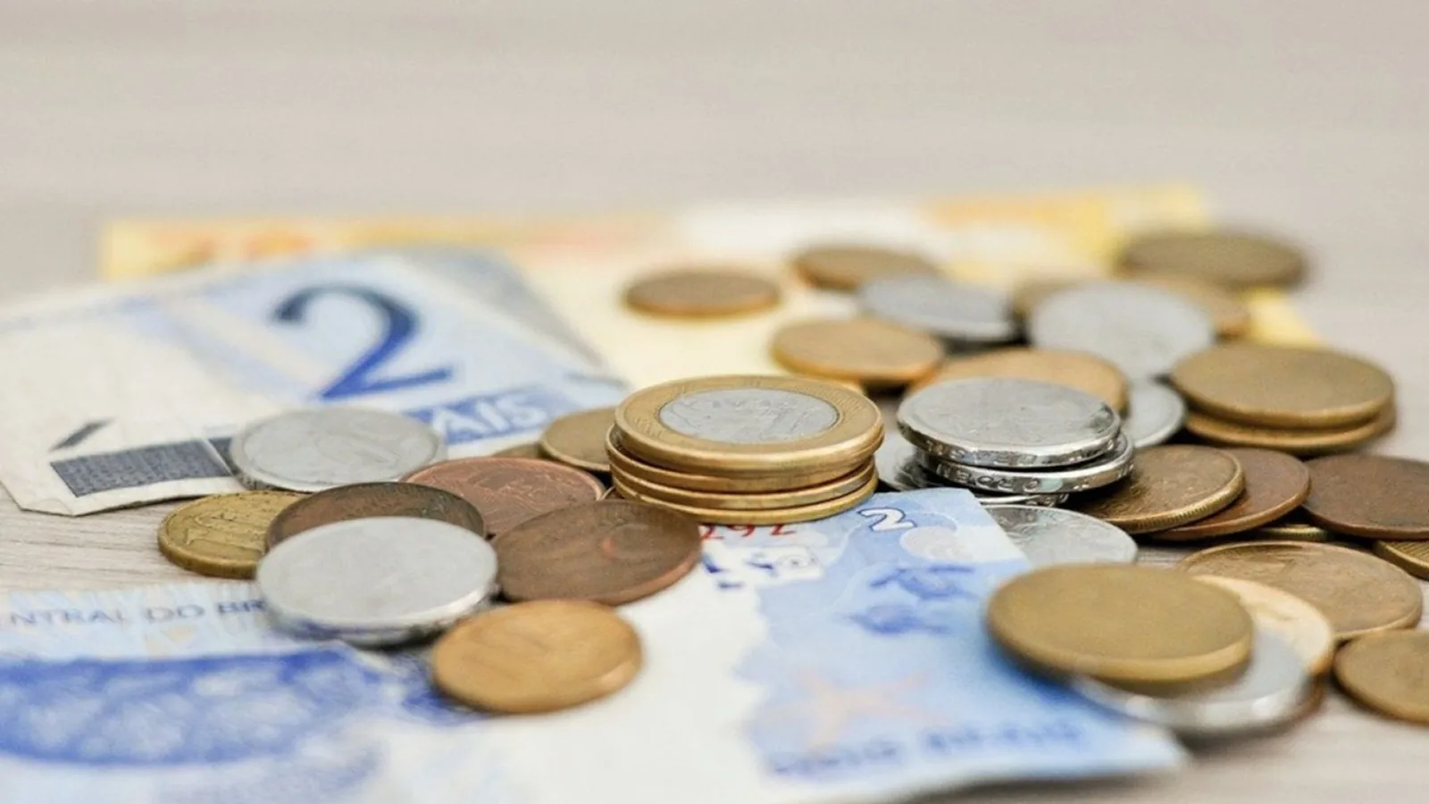 Superendividamento atinge 20,3 milhões de brasileiros e cresce 75% em cinco anos, aponta BC