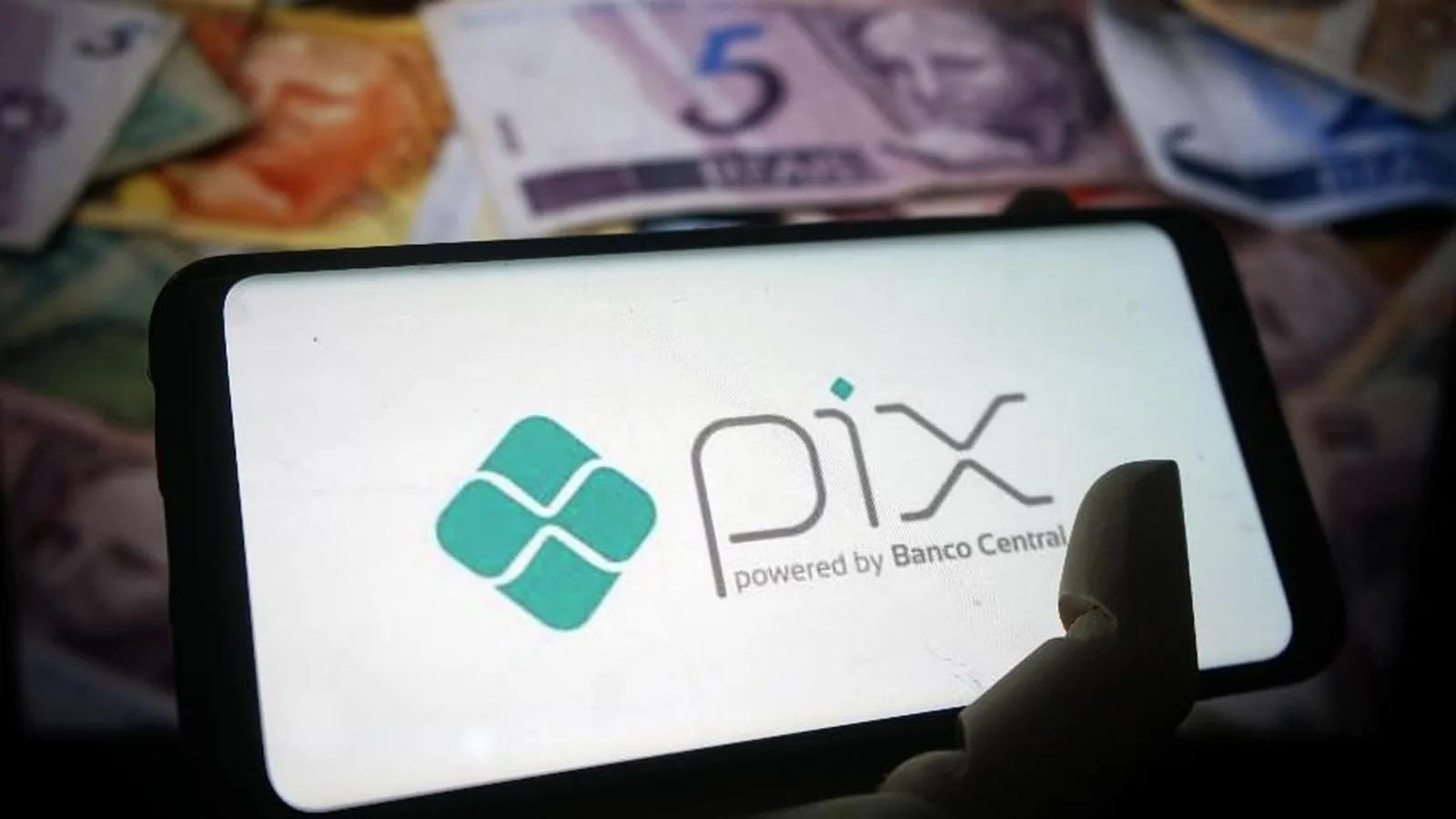 Banco Central cria novas regras para crédito no Pix, permite bloquear ofertas de empréstimos e amplia proteção contra endividamento
